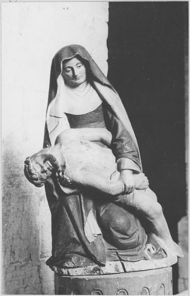 groupe sculpté : Vierge de Pitié, vue générale