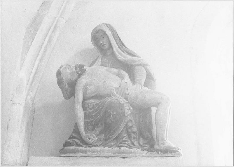 groupe sculpté : Vierge de Pitié, vue générale