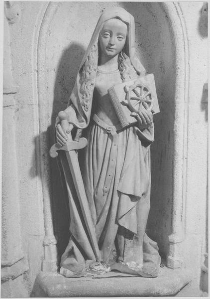 statue : sainte Catherine, vue générale