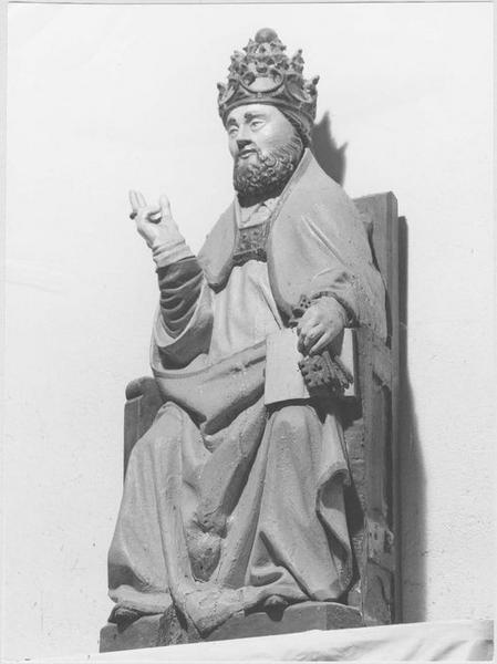 statue : saint Pierre assis, vue générale