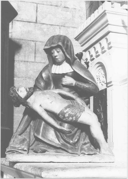 groupe sculpté : Vierge de Pitié, vue générale