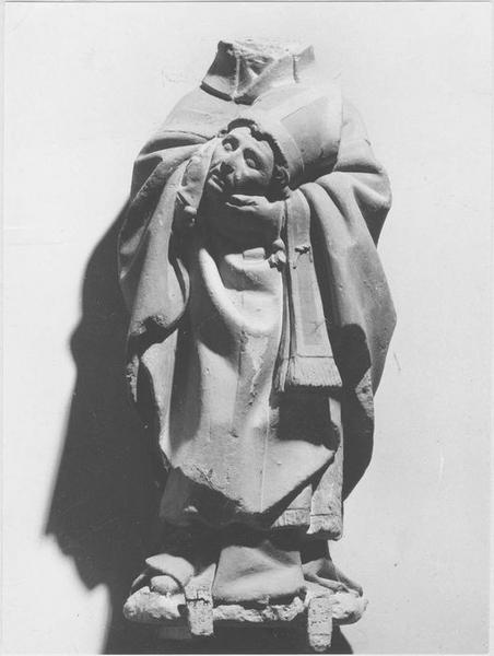 statue : saint Denis céphalophore, vue générale