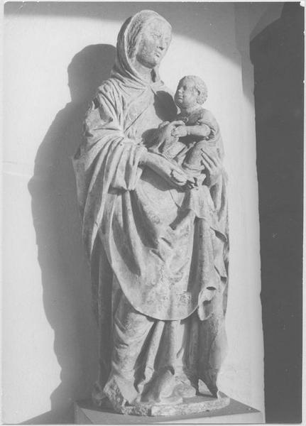 statue : Vierge à l'Enfant et l'oiseau, vue générale