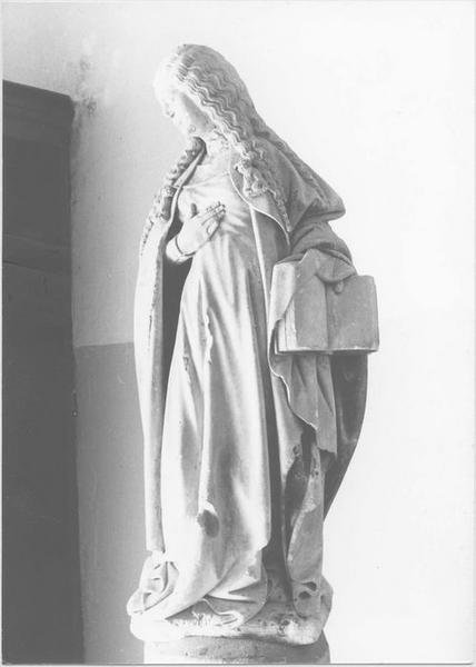 statue : sainte Madeleine, vue générale