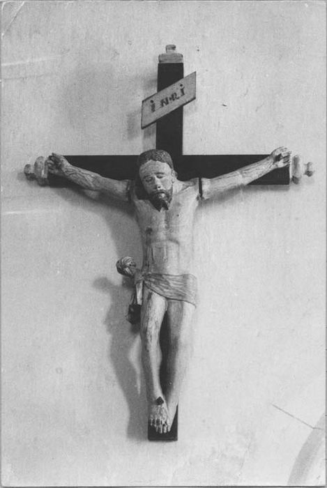 statue : Christ en croix