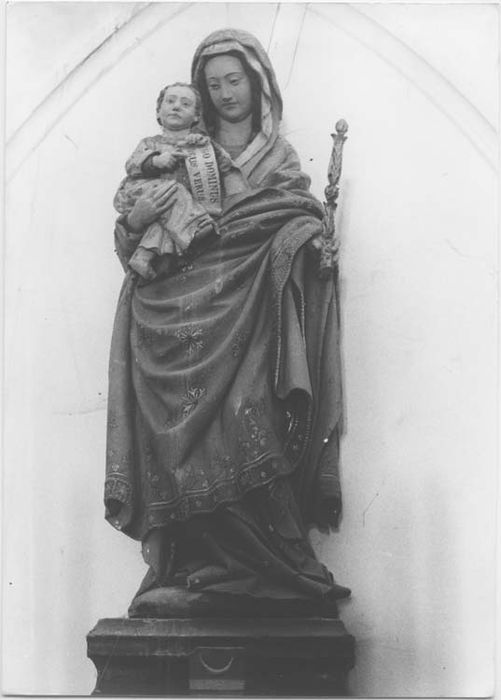 statue : Vierge à l'Enfant