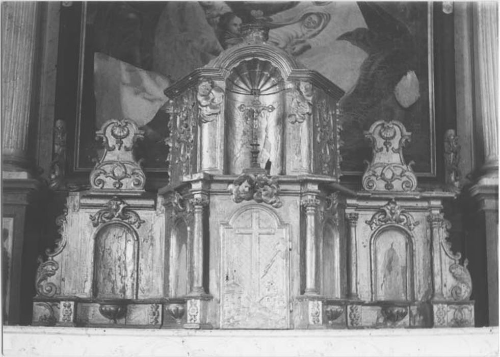 autel, retable, tabernacle, exposition, lambris de revêtement (boiserie), quatre statues (statuettes) : Saint Jean, Saint Pierre, Saint Etienne et Saint Martin et un tableau : Adoration des Mages