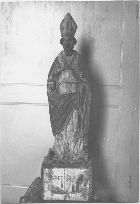 statue : Christ en croix