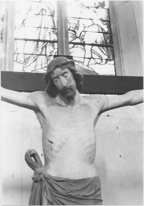 statue : Christ en croix