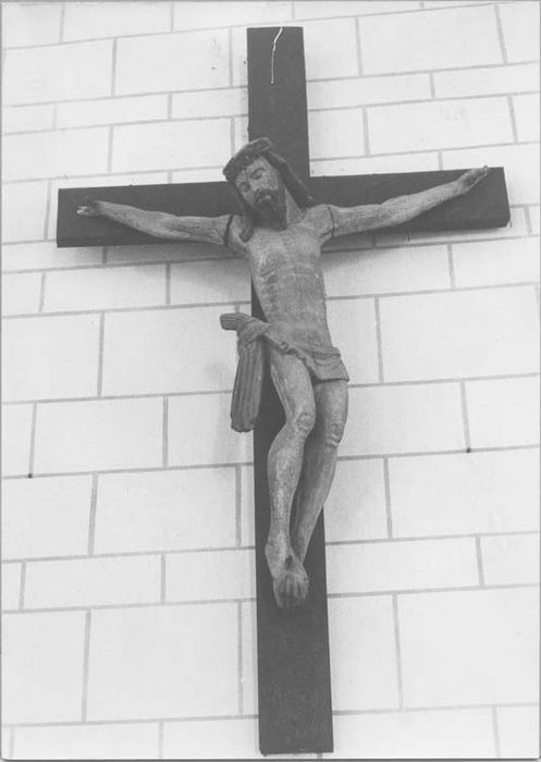 statue : Christ en croix