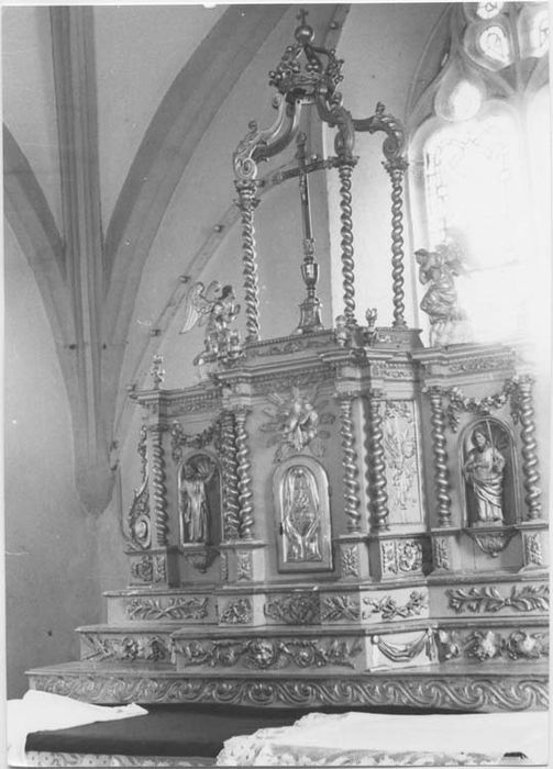 autel (maître-autel), gradin d'autel, tabernacle à ailes, ciborium et deux statues : Anges adorateurs