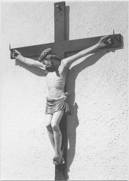 statue : Christ en croix