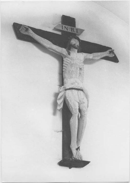 statue : Christ en croix