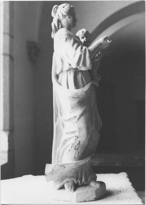 statue : Vierge à l'Enfant