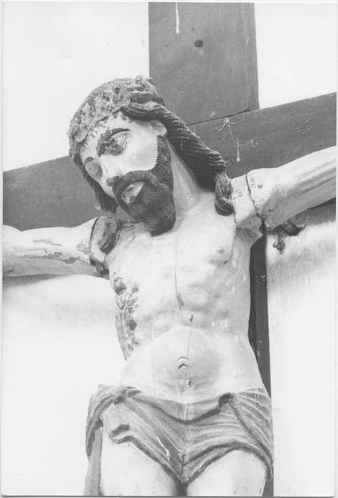 statue : Christ en croix