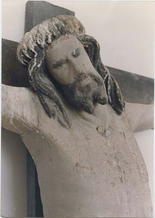 statue : Christ en croix