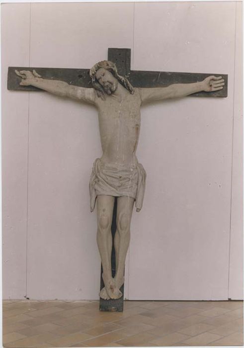 statue : Christ en croix