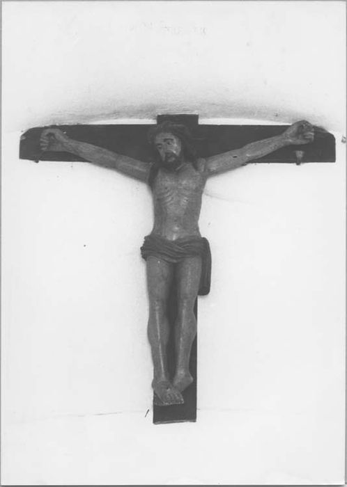 statue : Christ en croix