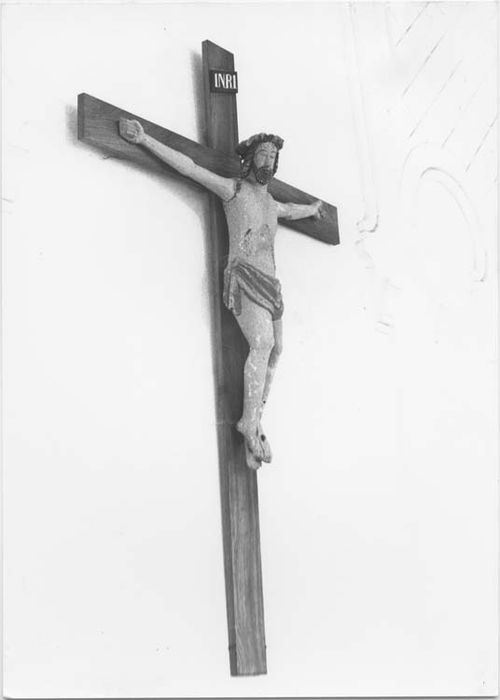 statue : Christ en croix