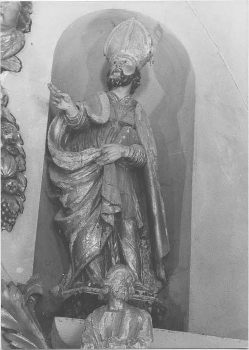 autel, retable, tabernacle, exposition, lambris de revêtement (boiserie), quatre statues : Saint Roch, Saint Germain, Evêque, Saint et deux statuettes : Saint Germain et Moine