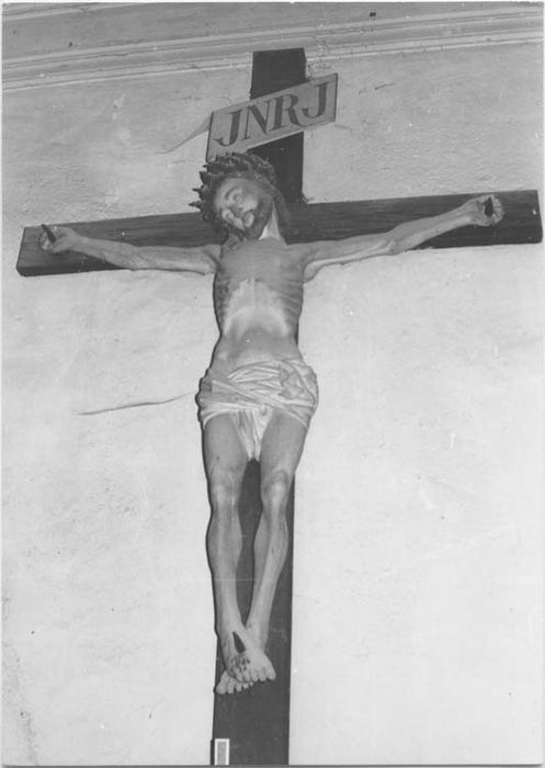 statue : Christ en croix