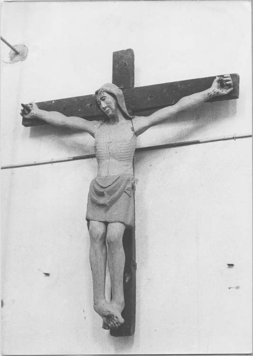 statue : Christ en croix