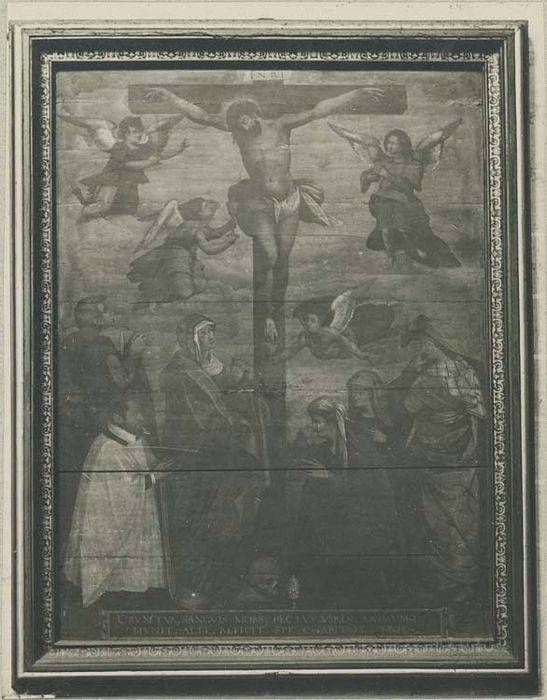 tableau : le Christ en croix entouré d'anges