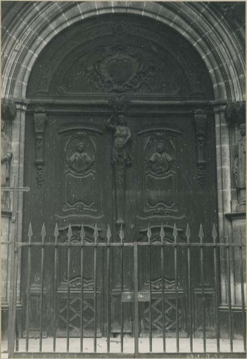 vantaux de la porte principale - © Ministère de la Culture (France), Médiathèque du patrimoine et de la photographie, diffusion GrandPalaisRmn Photo