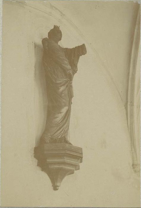 statue : Sainte Reine-d'Alise