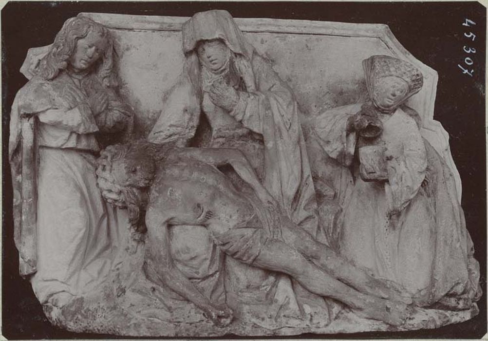 bas-relief : Vierge de Pitié