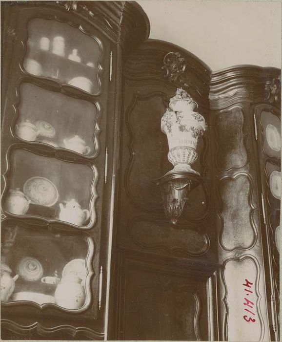 pots à pharmacie ;lambris de revêtement - © Ministère de la Culture (France), Médiathèque du patrimoine et de la photographie, diffusion GrandPalaisRmn Photo