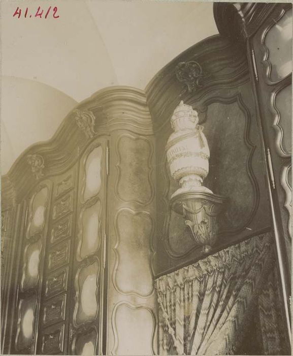 pots à pharmacie ;lambris de revêtement - © Ministère de la Culture (France), Médiathèque du patrimoine et de la photographie, diffusion GrandPalaisRmn Photo