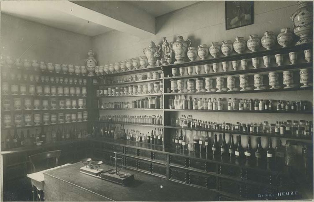 pots à pharmacie PM71000460 - © Ministère de la Culture (France), Médiathèque du patrimoine et de la photographie, diffusion GrandPalaisRmn Photo