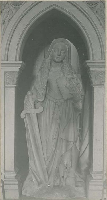 statue : Sainte Catherine