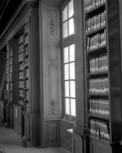 Boiseries de l'ébrasement de fenêtre de la salle A