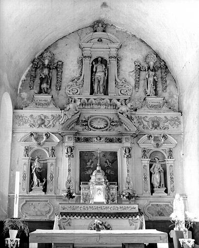 Retable du maître-autel, en pierre avec deux statues de terre cuite et tabernacle - © Ministère de la Culture (France), Médiathèque du patrimoine et de la photographie, diffusion RMN-GP