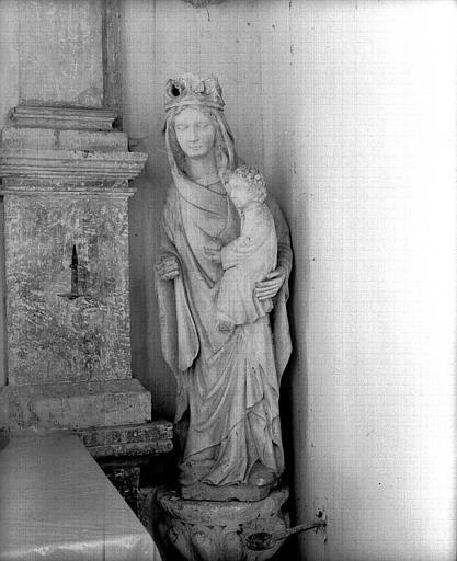 Statue de La Vierge à l'Enfant, en pierre