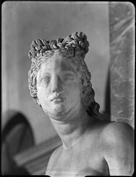 [Statue d'Aphrodite]