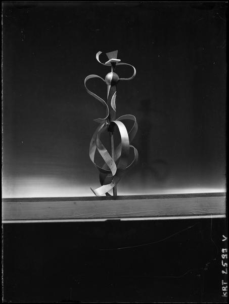 [Marionnettes modernistes de Geza Blattner]