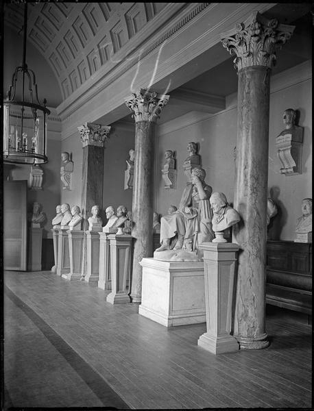 [Galerie des bustes de l'Académie française]