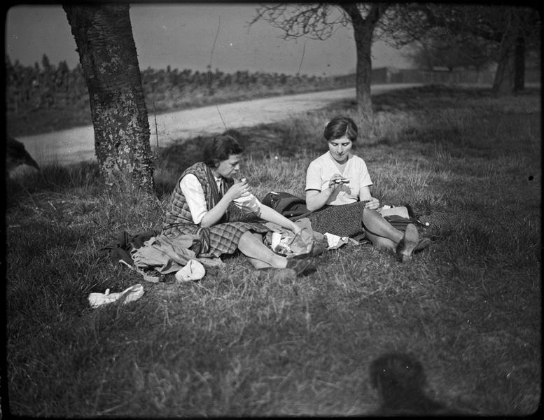 [Pique-nique au bord d'une route]