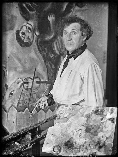 [Marc Chagall dans son atelier]