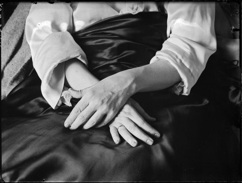 [Les mains de Anna de Noailles]