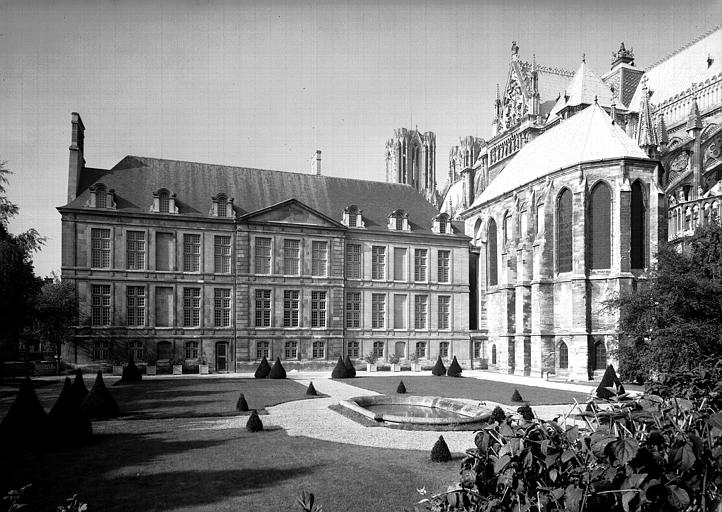 Façade de l'aile est et chapelle