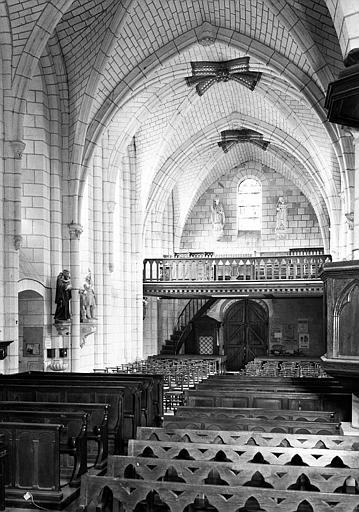 Vue intérieure de la nef vers l'ouest