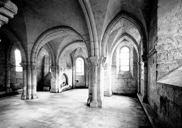 Vue intérieure de la chapelle basse vers le nord-ouest