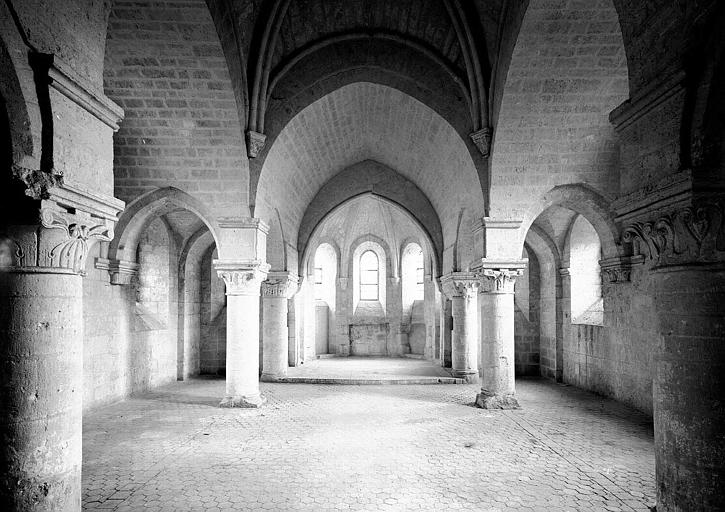 Vue intérieure de la chapelle haute vers l'abside