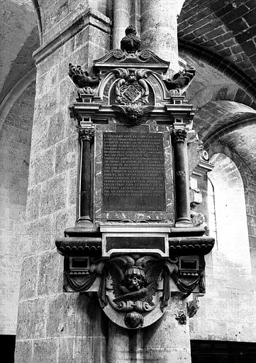 Monument funéraire de Marie Escarcel