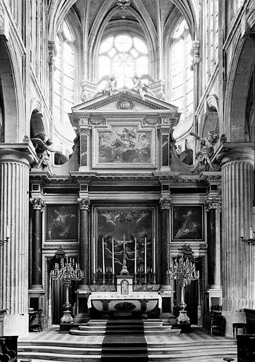 Maître-autel surmonté du retable orné de peinture : Les Apôtres au tombeau de la Vierge. Assomption