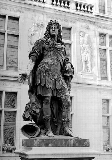 Statue de Louis XIV, Cour Louis XIV, autrefois dans la cour de l'Hôtel de Ville